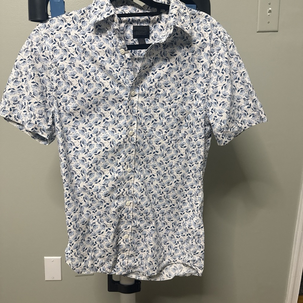 14th & Union White and Blue Patterned Shirt